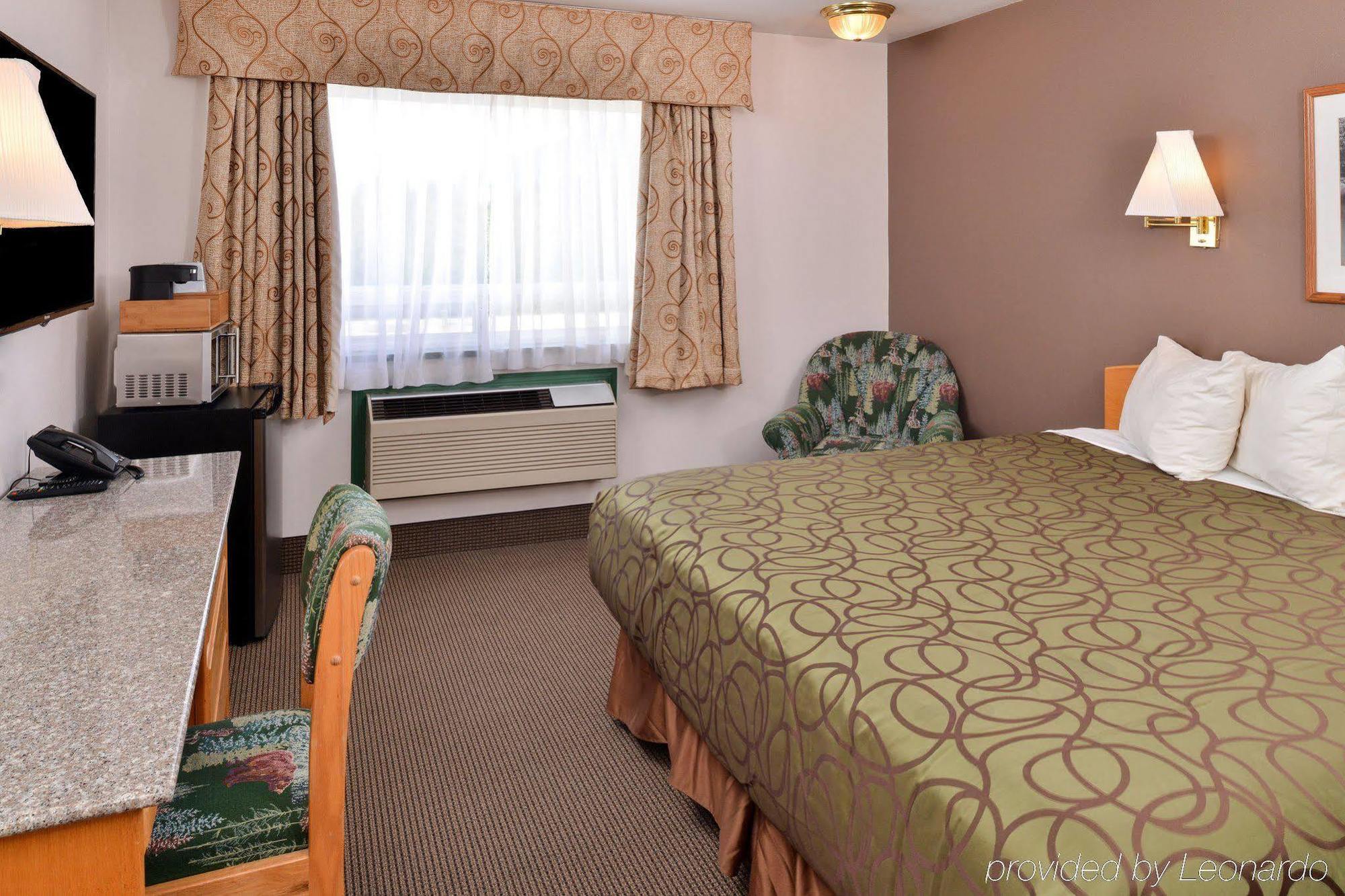 Canadas Best Value Inn Valemount Exteriör bild