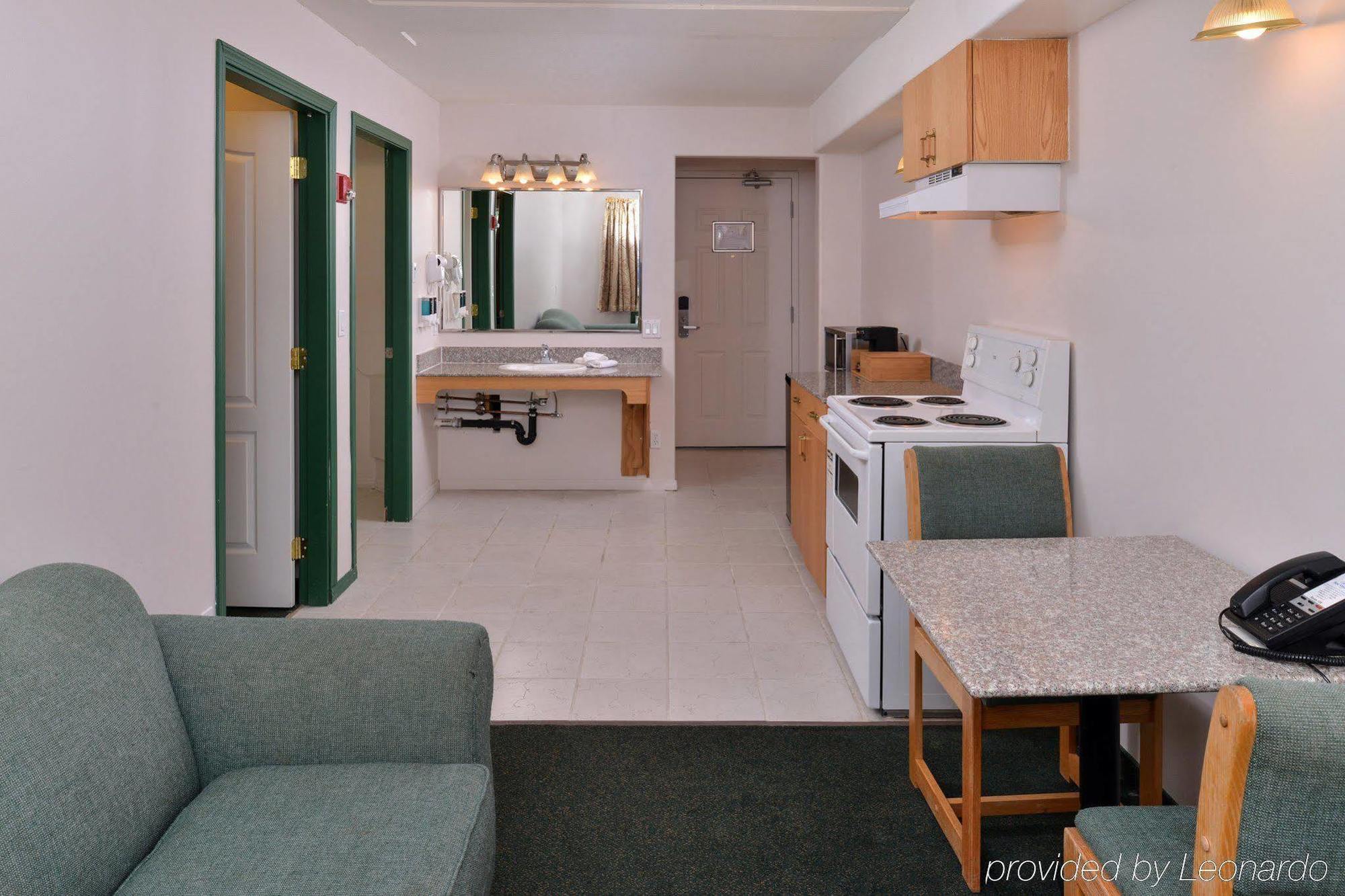 Canadas Best Value Inn Valemount Exteriör bild