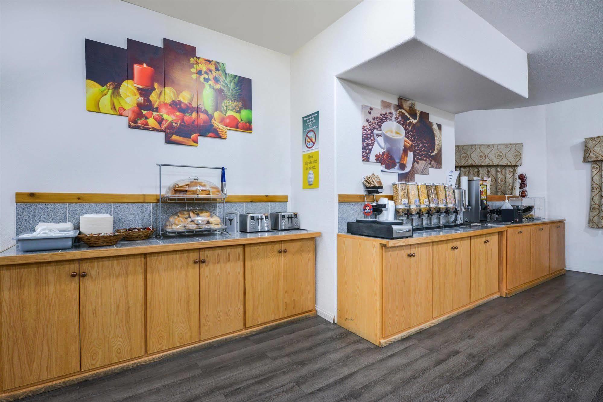 Canadas Best Value Inn Valemount Exteriör bild
