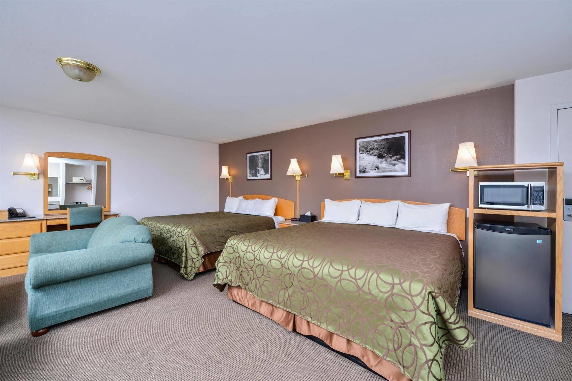 Canadas Best Value Inn Valemount Exteriör bild