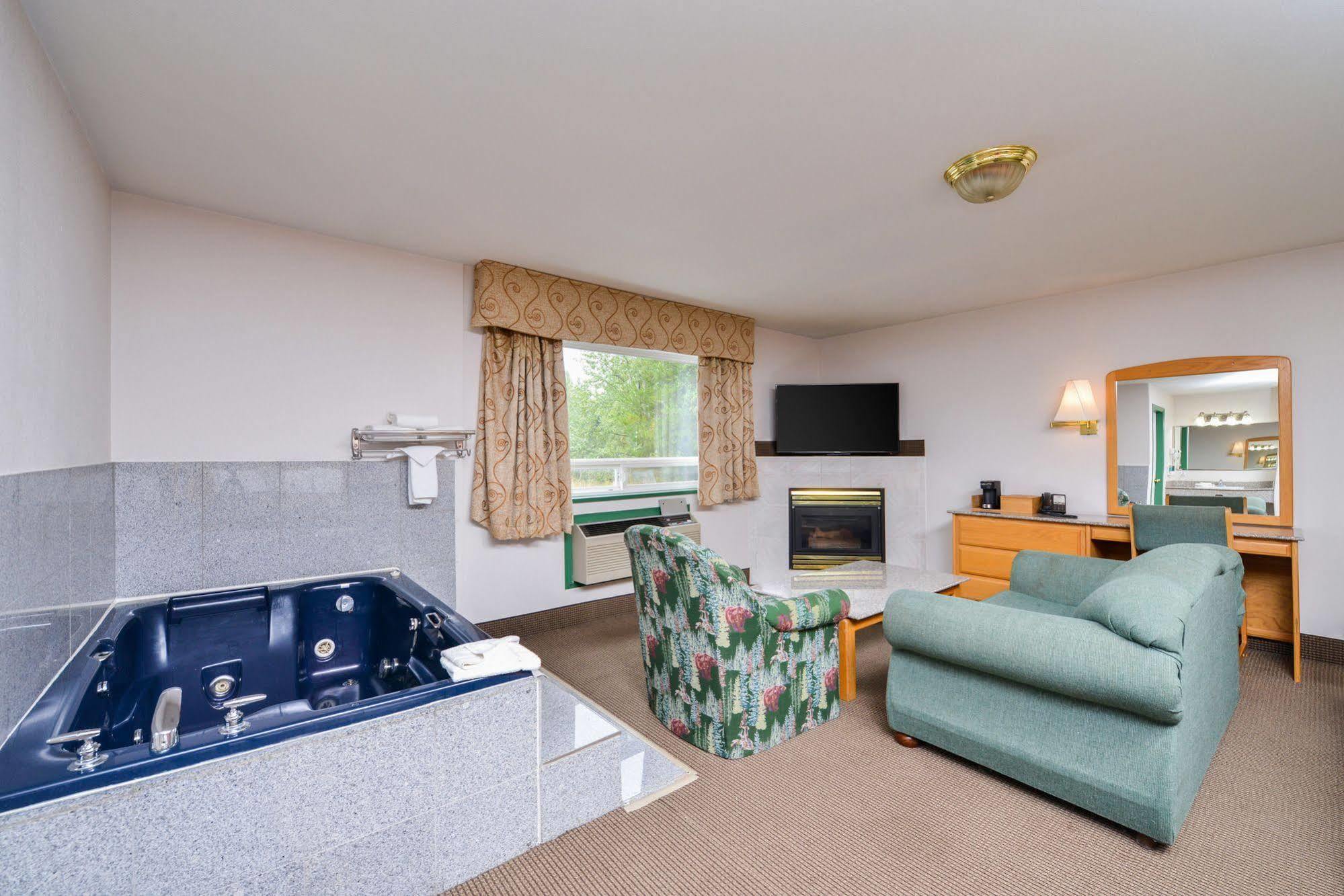 Canadas Best Value Inn Valemount Exteriör bild