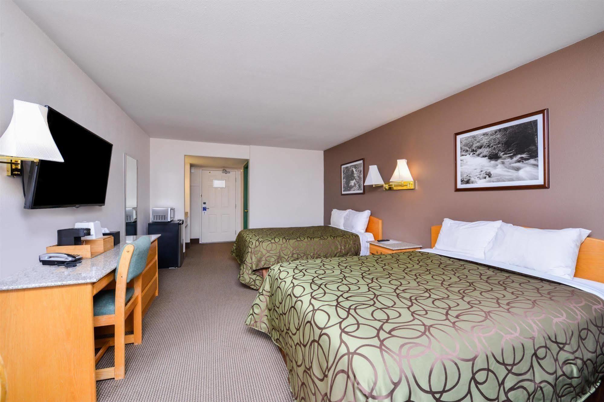Canadas Best Value Inn Valemount Exteriör bild