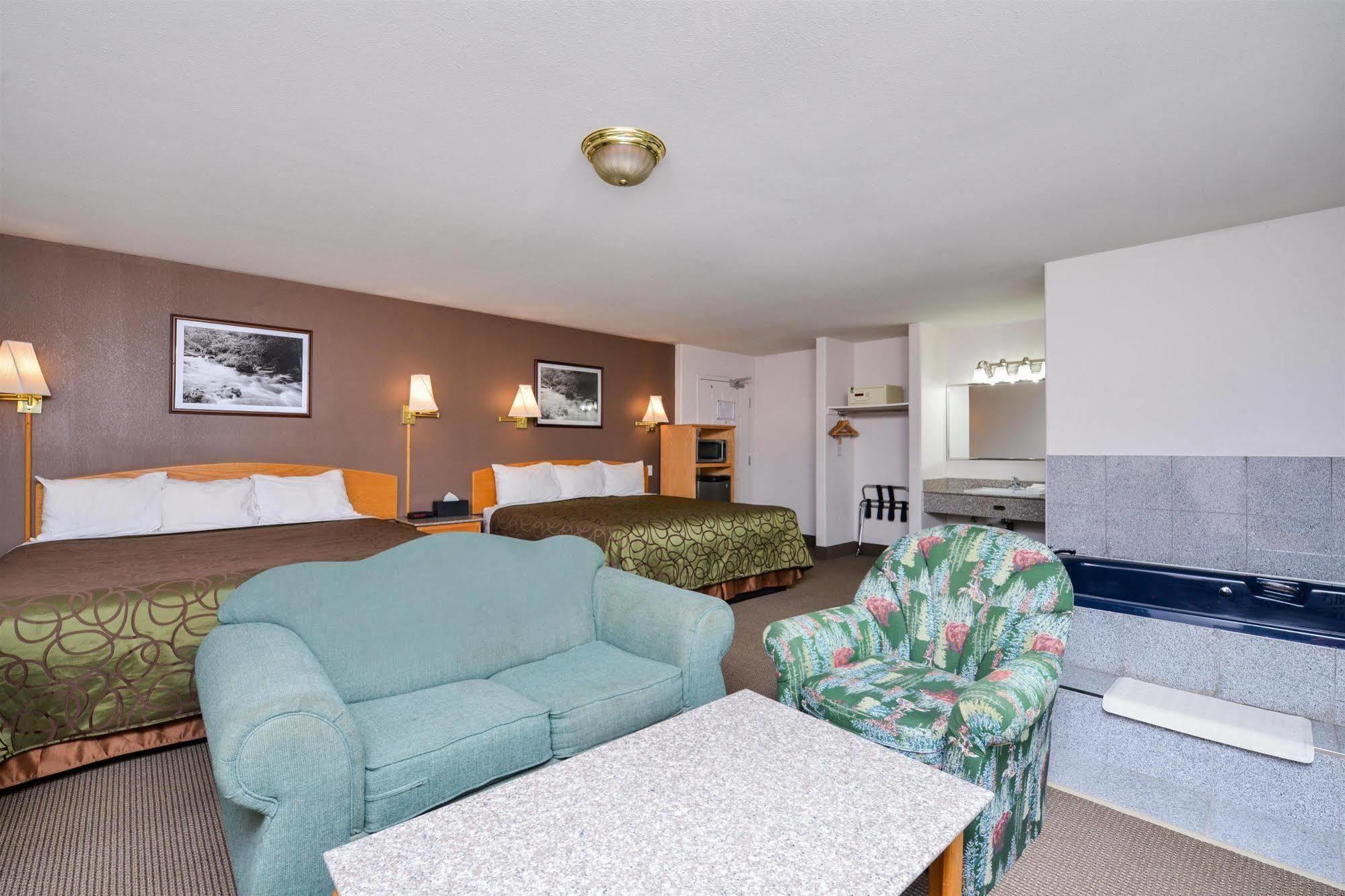 Canadas Best Value Inn Valemount Exteriör bild