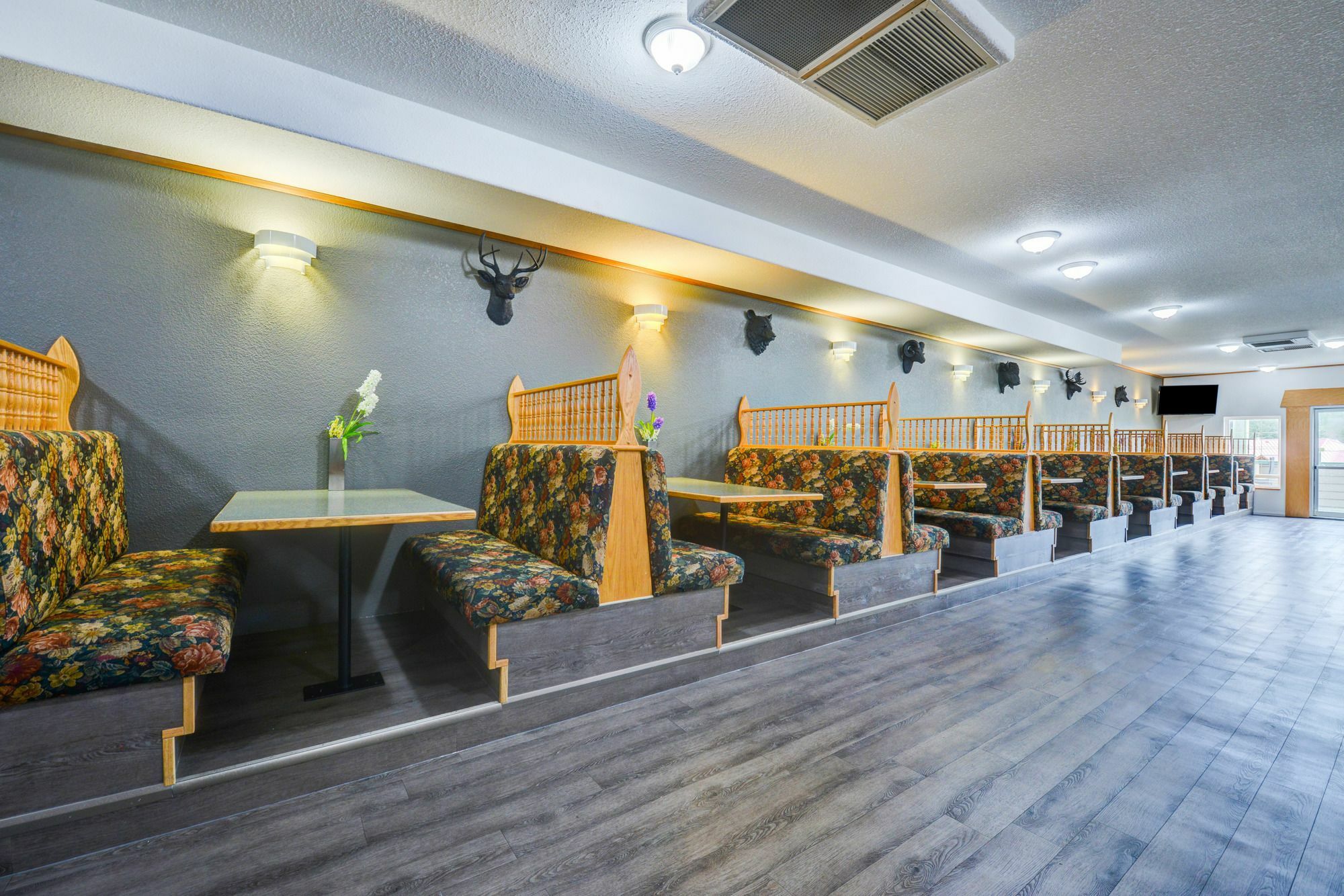 Canadas Best Value Inn Valemount Exteriör bild